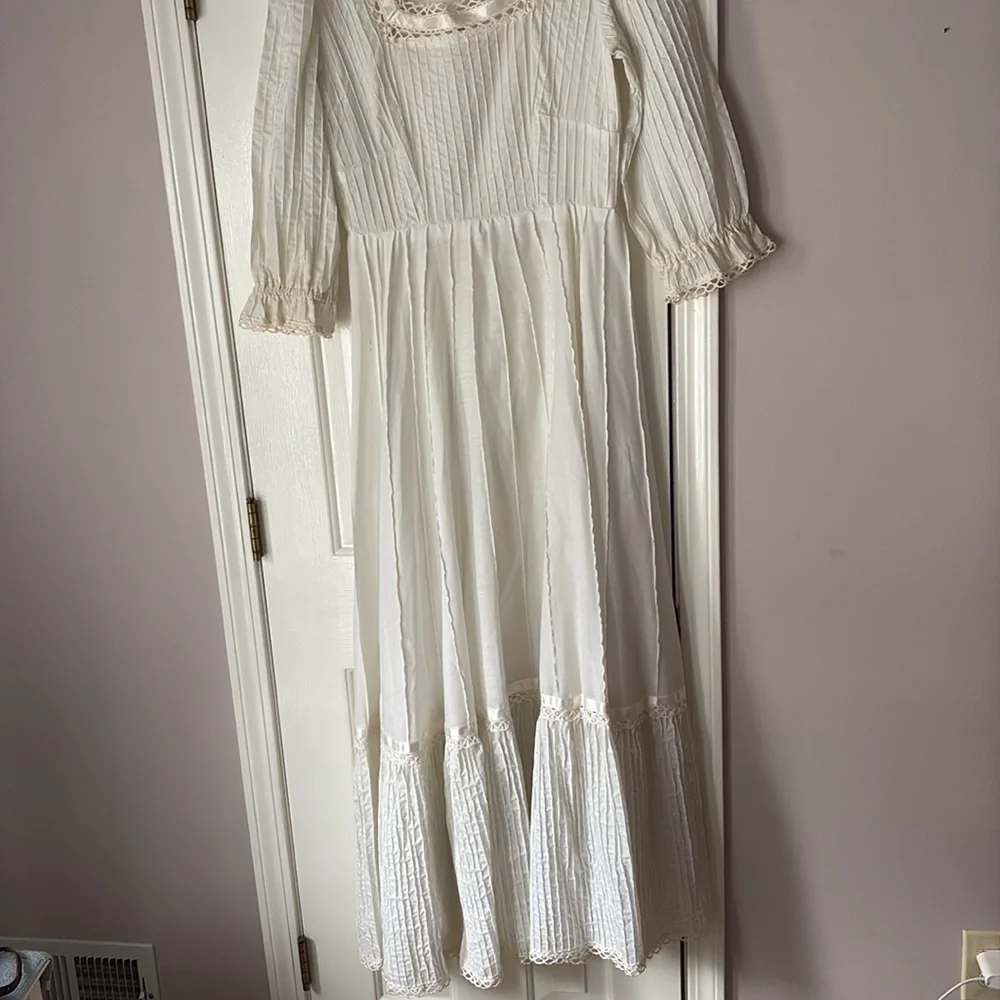 1970s white cotton maxi dress - Picture 2 of 8